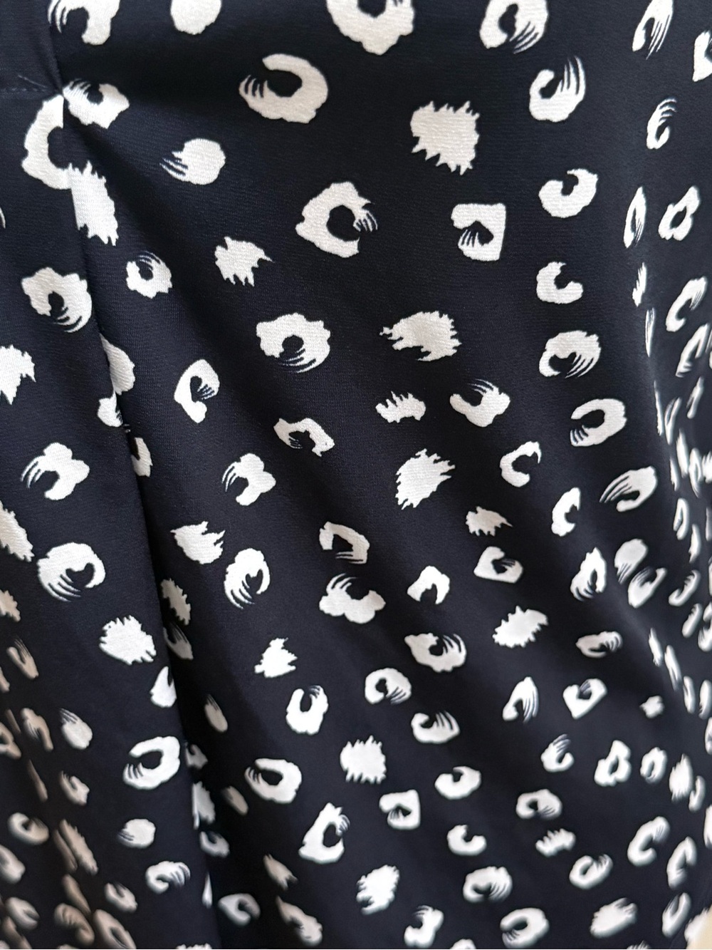 Beacon Navy and White Sleeveless V-Neck Blouse - Picture 3 of 7